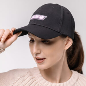 24U152.106 KV+ baseball cap with curved visor, lilac 1